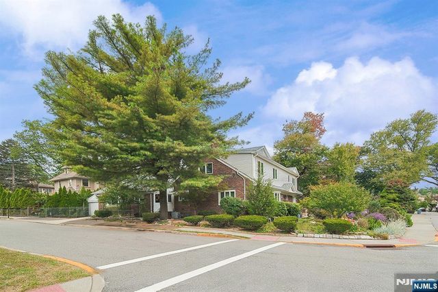 1003 Cumbermeade Road, Fort Lee, NJ 07024