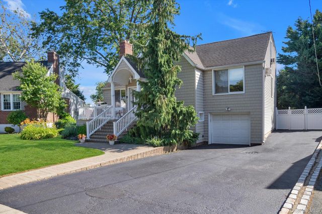 16 Walnut Road, East Rockaway, NY 11518