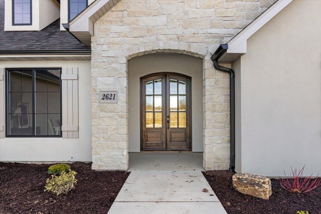 2621 EASLEY CABIN CIR, Columbia, MO 65201