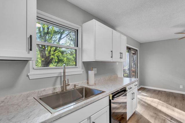 7112 N MOBERLY DR, Columbia, MO 65202