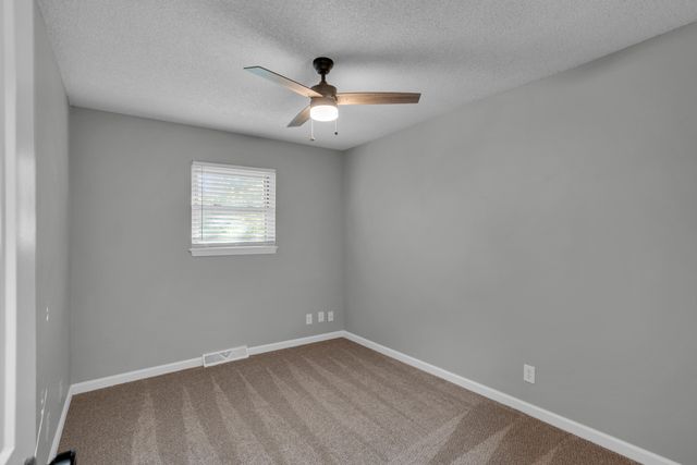 7112 N MOBERLY DR, Columbia, MO 65202