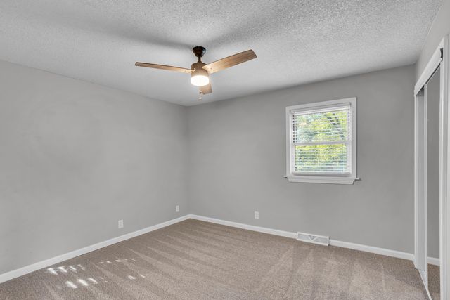 7112 N MOBERLY DR, Columbia, MO 65202