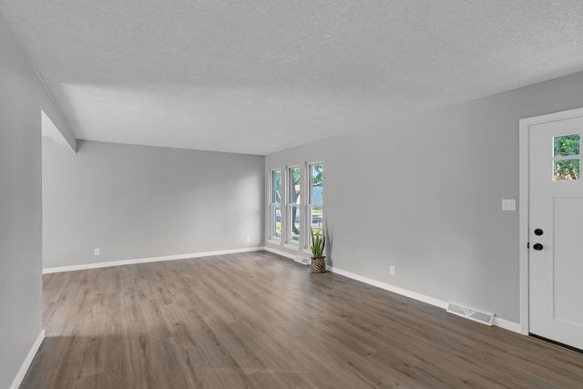 7112 N MOBERLY DR, Columbia, MO 65202