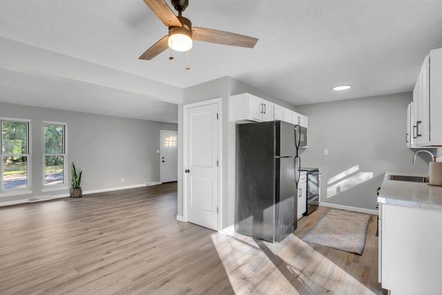 7112 N MOBERLY DR, Columbia, MO 65202