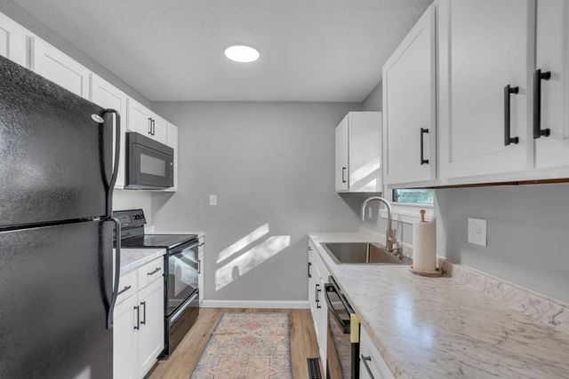 7112 N MOBERLY DR, Columbia, MO 65202