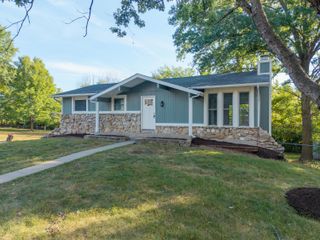 7112 N MOBERLY DR, Columbia, MO 65202