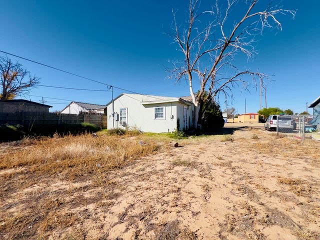 303 Ave B, Levelland, TX 79336