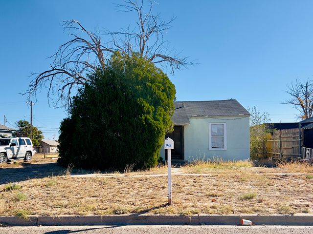 303 Ave B, Levelland, TX 79336