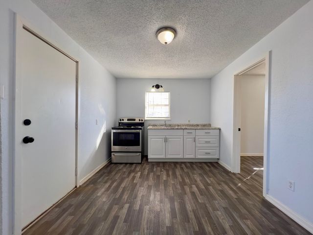 303 Ave B, Levelland, TX 79336