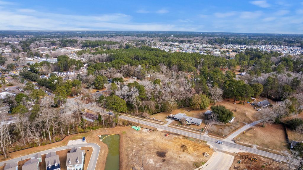 Image 12 of property listing at 810 Orangeburg Road, Summerville, SC 29483