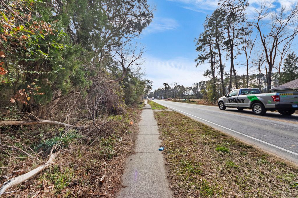 Image 26 of property listing at 810 Orangeburg Road, Summerville, SC 29483