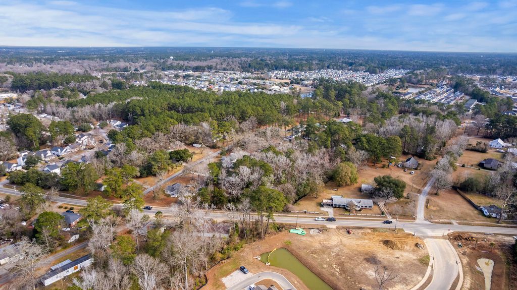 Image 5 of property listing at 810 Orangeburg Road, Summerville, SC 29483