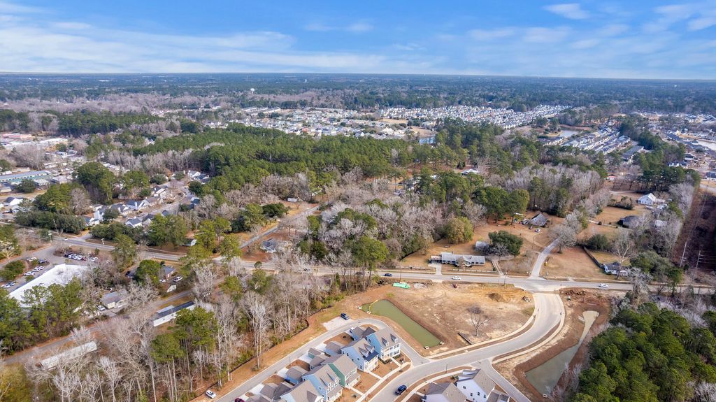 Image 6 of property listing at 810 Orangeburg Road, Summerville, SC 29483