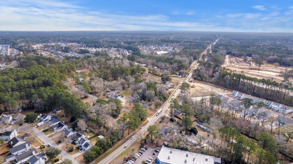 Image 8 of property listing at 810 Orangeburg Road, Summerville, SC 29483