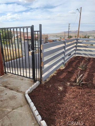 232 E Fredricks, Barstow, CA 92311