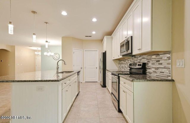 15736 SPOTTED SADDLE Circle, Jacksonville, FL 32218
