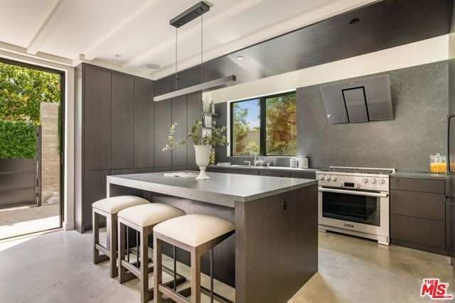 917 Hilldale Avenue, West Hollywood, CA 90069