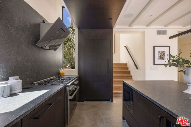 917 Hilldale Avenue, West Hollywood, CA 90069