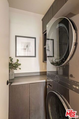 917 Hilldale Avenue, West Hollywood, CA 90069