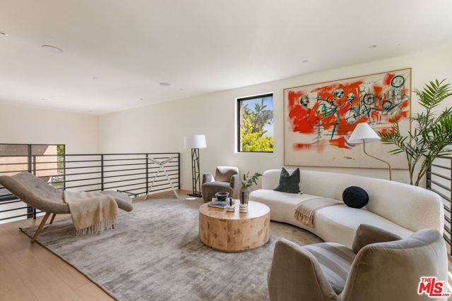 917 Hilldale Avenue, West Hollywood, CA 90069