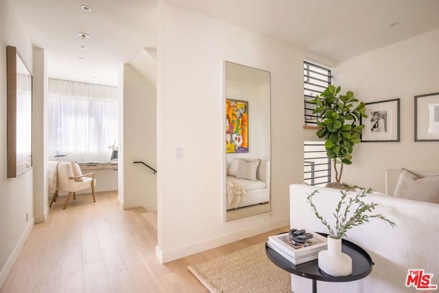 917 Hilldale Avenue, West Hollywood, CA 90069