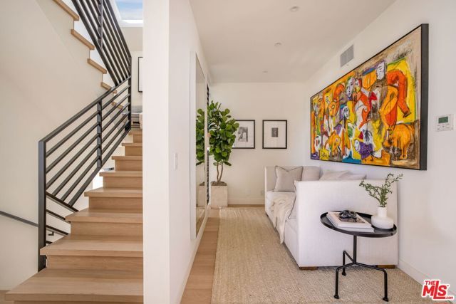 917 Hilldale Avenue, West Hollywood, CA 90069