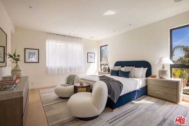 917 Hilldale Avenue, West Hollywood, CA 90069