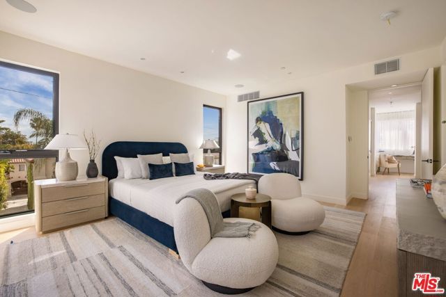 917 Hilldale Avenue, West Hollywood, CA 90069