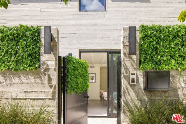 917 Hilldale Avenue, West Hollywood, CA 90069