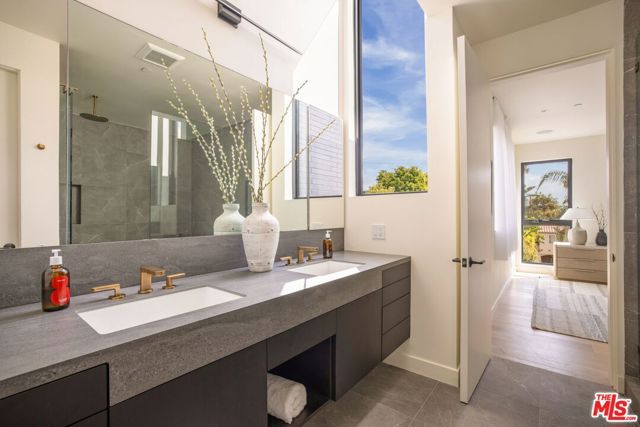 917 Hilldale Avenue, West Hollywood, CA 90069