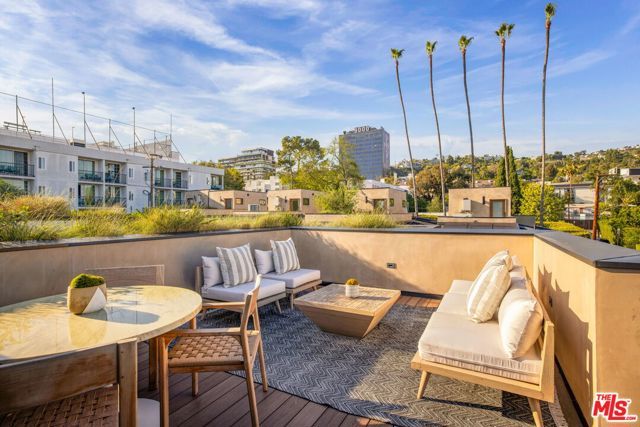 917 Hilldale Avenue, West Hollywood, CA 90069