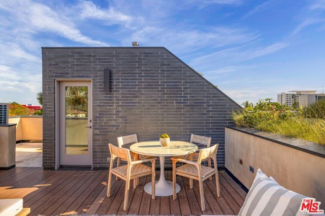 917 Hilldale Avenue, West Hollywood, CA 90069