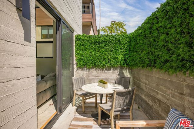 917 Hilldale Avenue, West Hollywood, CA 90069