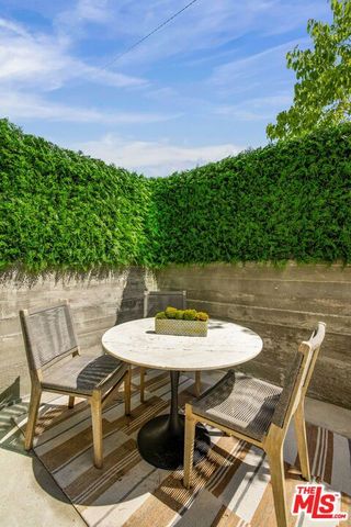 917 Hilldale Avenue, West Hollywood, CA 90069