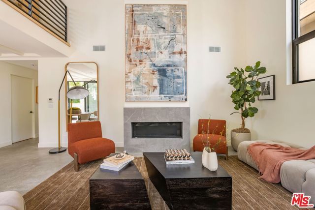 917 Hilldale Avenue, West Hollywood, CA 90069