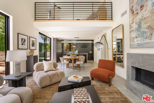 917 Hilldale Avenue, West Hollywood, CA 90069