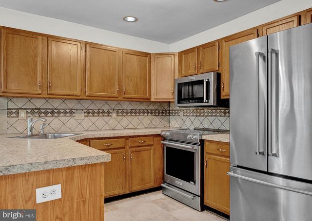8006 SPRUCE MILL DR, Yardley, PA 19067