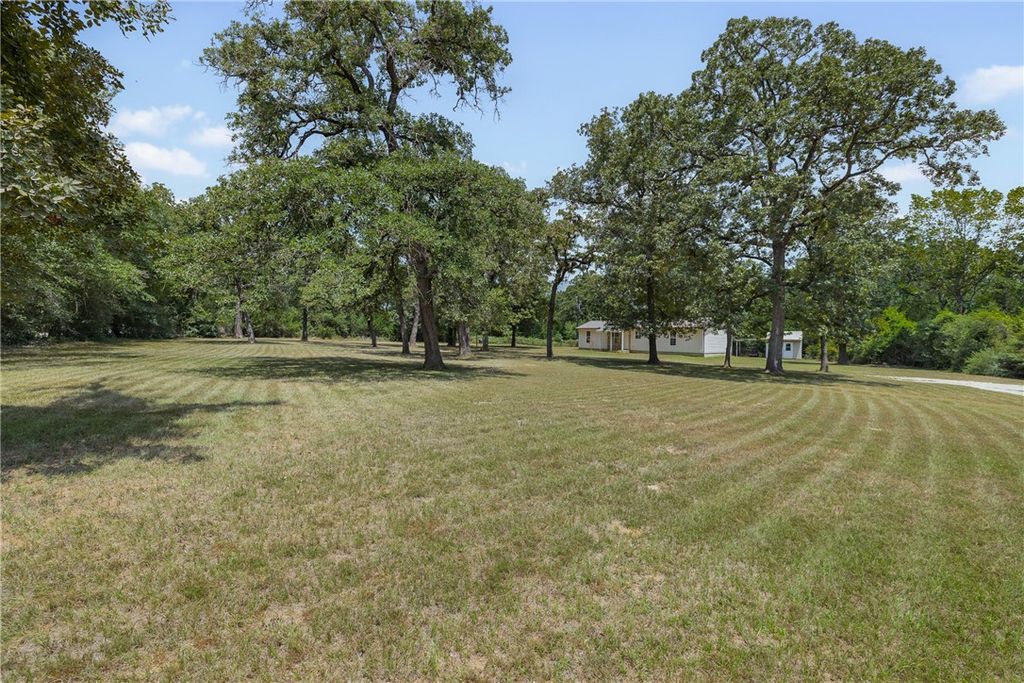 8915 Cobb Branch Road, Franklin, TX 77856 — exterior