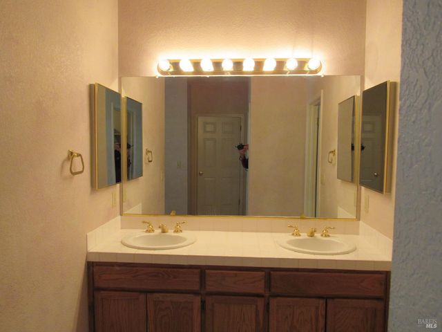 657 Cherry Ave, Sonoma, CA 95476