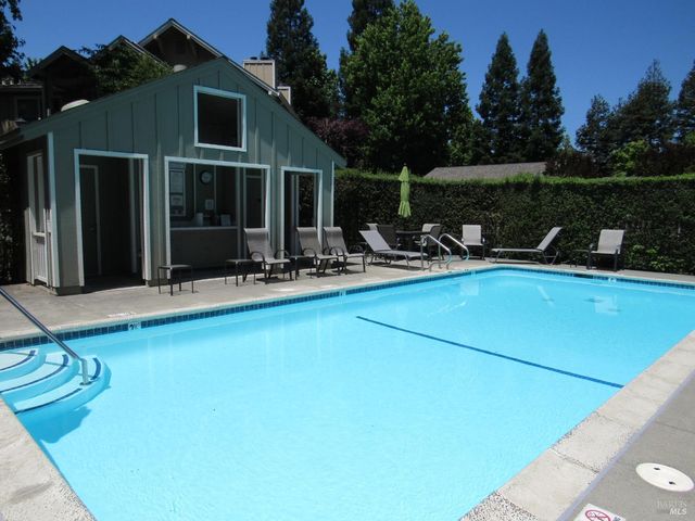 657 Cherry Ave, Sonoma, CA 95476