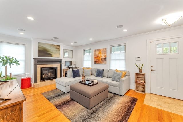 196 Durnell Ave 196, Boston, MA 02131