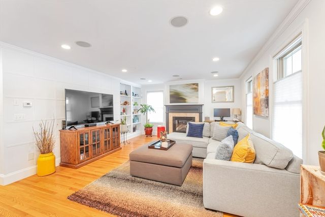 196 Durnell Ave 196, Boston, MA 02131