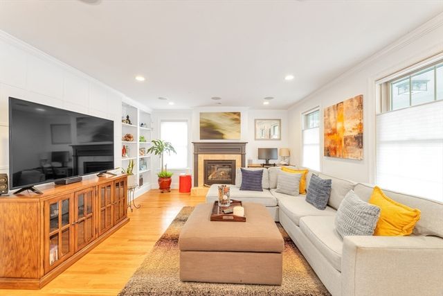196 Durnell Ave 196, Boston, MA 02131