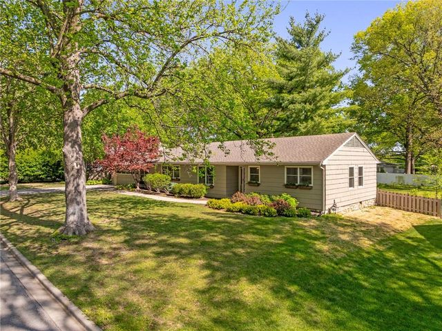 2105 W 97th Street, Leawood, KS 66206