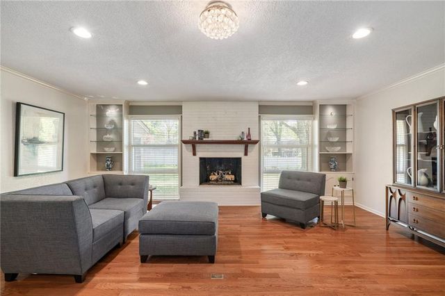 2105 W 97th Street, Leawood, KS 66206