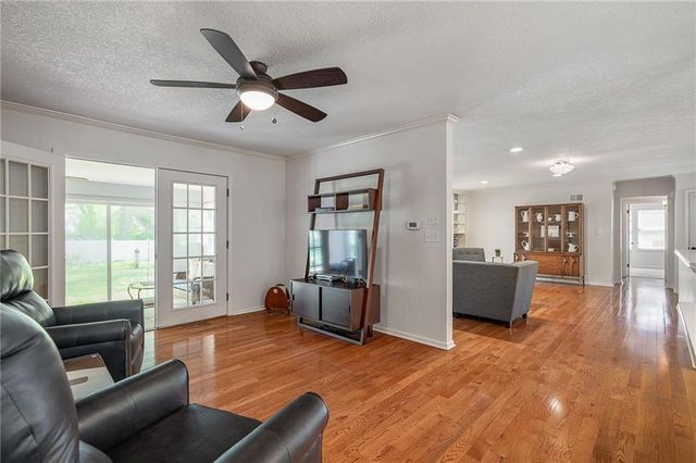 2105 W 97th Street, Leawood, KS 66206