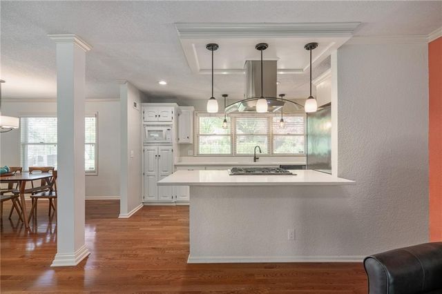 2105 W 97th Street, Leawood, KS 66206