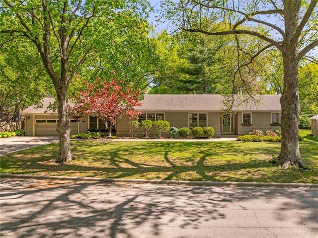 2105 W 97th Street, Leawood, KS 66206