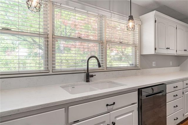 2105 W 97th Street, Leawood, KS 66206