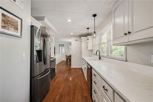 2105 W 97th Street, Leawood, KS 66206